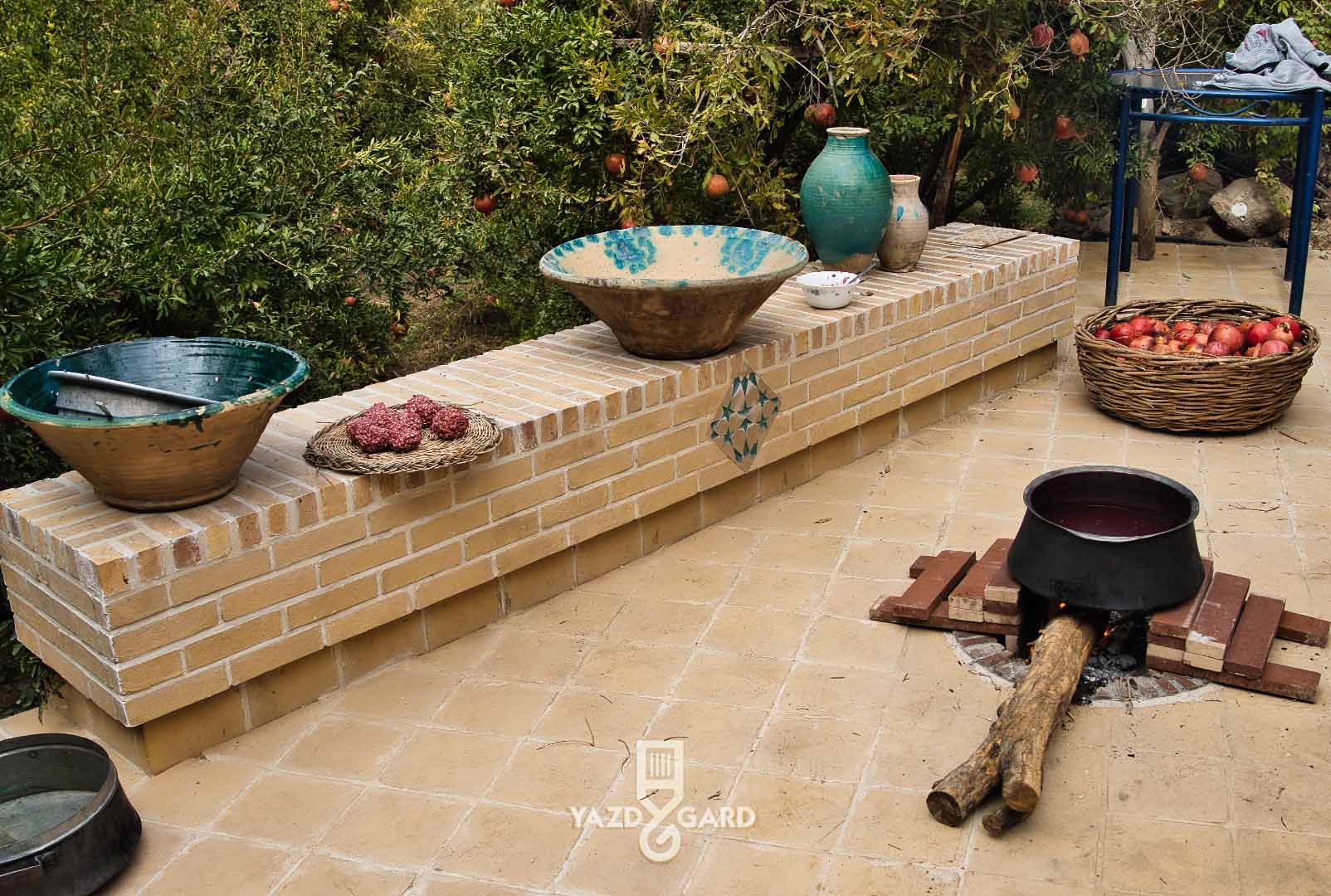 انار حیاطََ